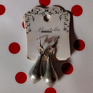 Mirabella Teardrop Earrings – Silver Finish 🩶